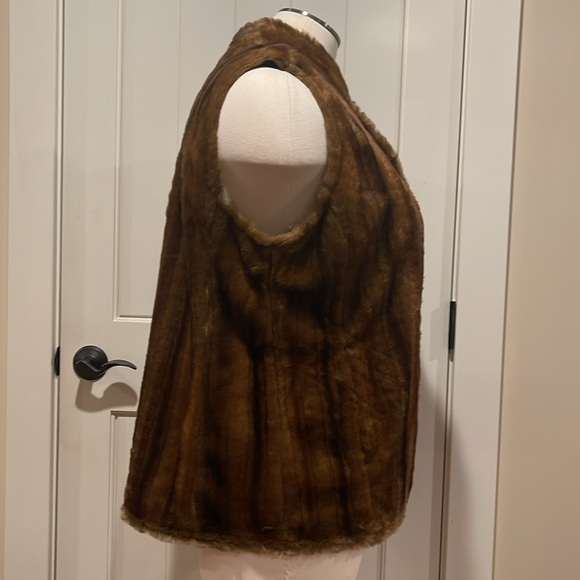 CHICO’S NWOT Size 3 (16-18) Faux Fur Vest Animal Print Lining • Super Soft • - Picture 4 of 15